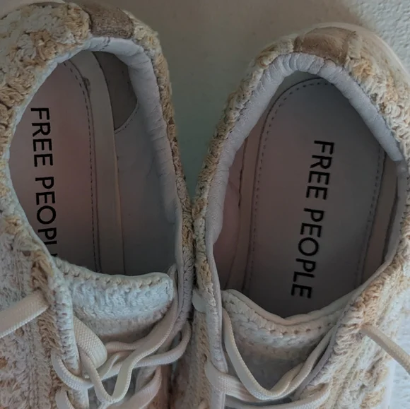 Free People Sneakers Shoes Catch Me If You Can Crochet Flower Women's Sz 7.5 NEW - Picture 12 of 12